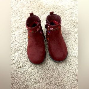 Gymboree GIrls Burgundy Ankle Boots_
Size 5 only used it twice